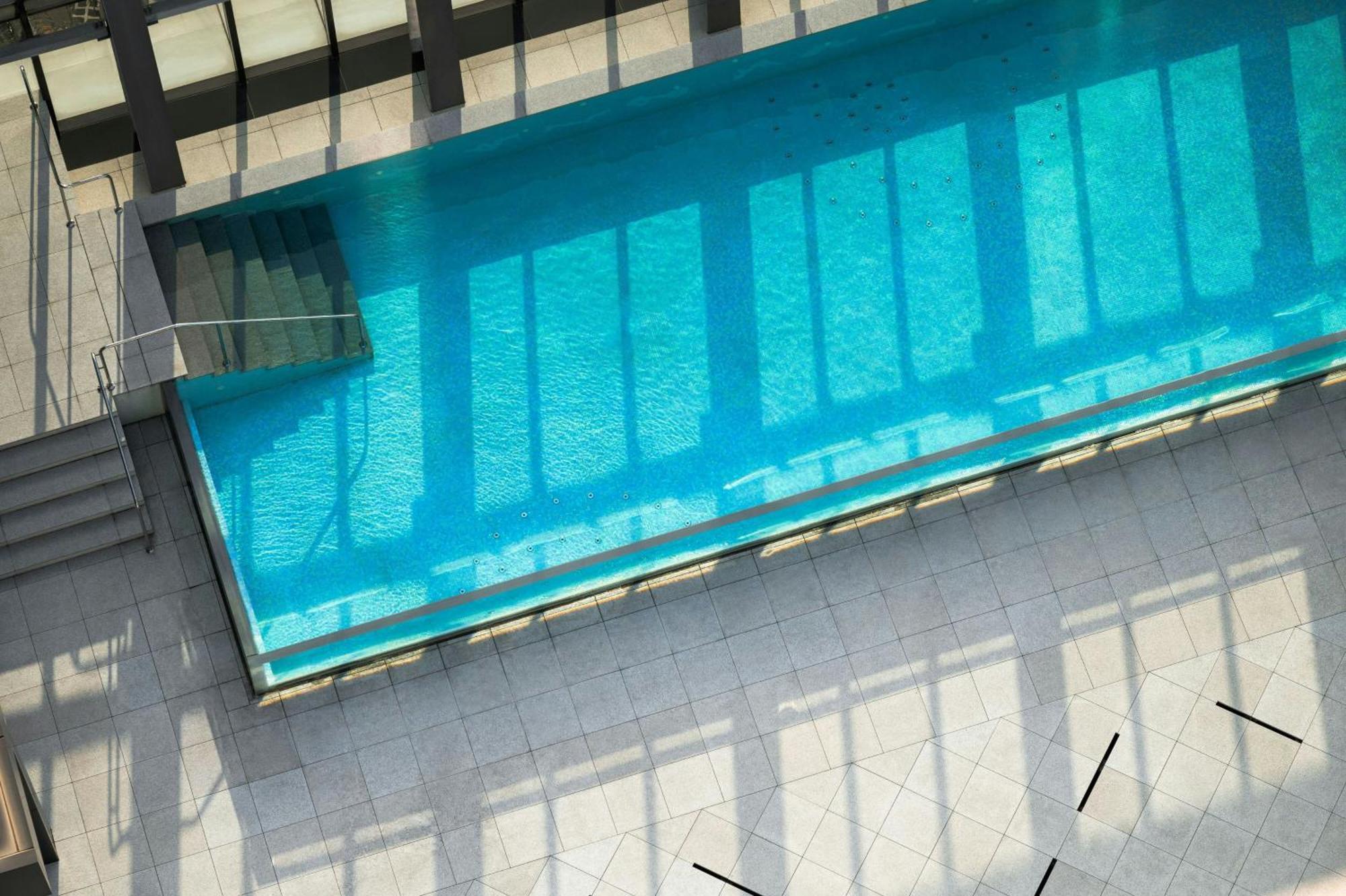 Le Méridien Taichung Exterior foto The pool at the top of the hotel