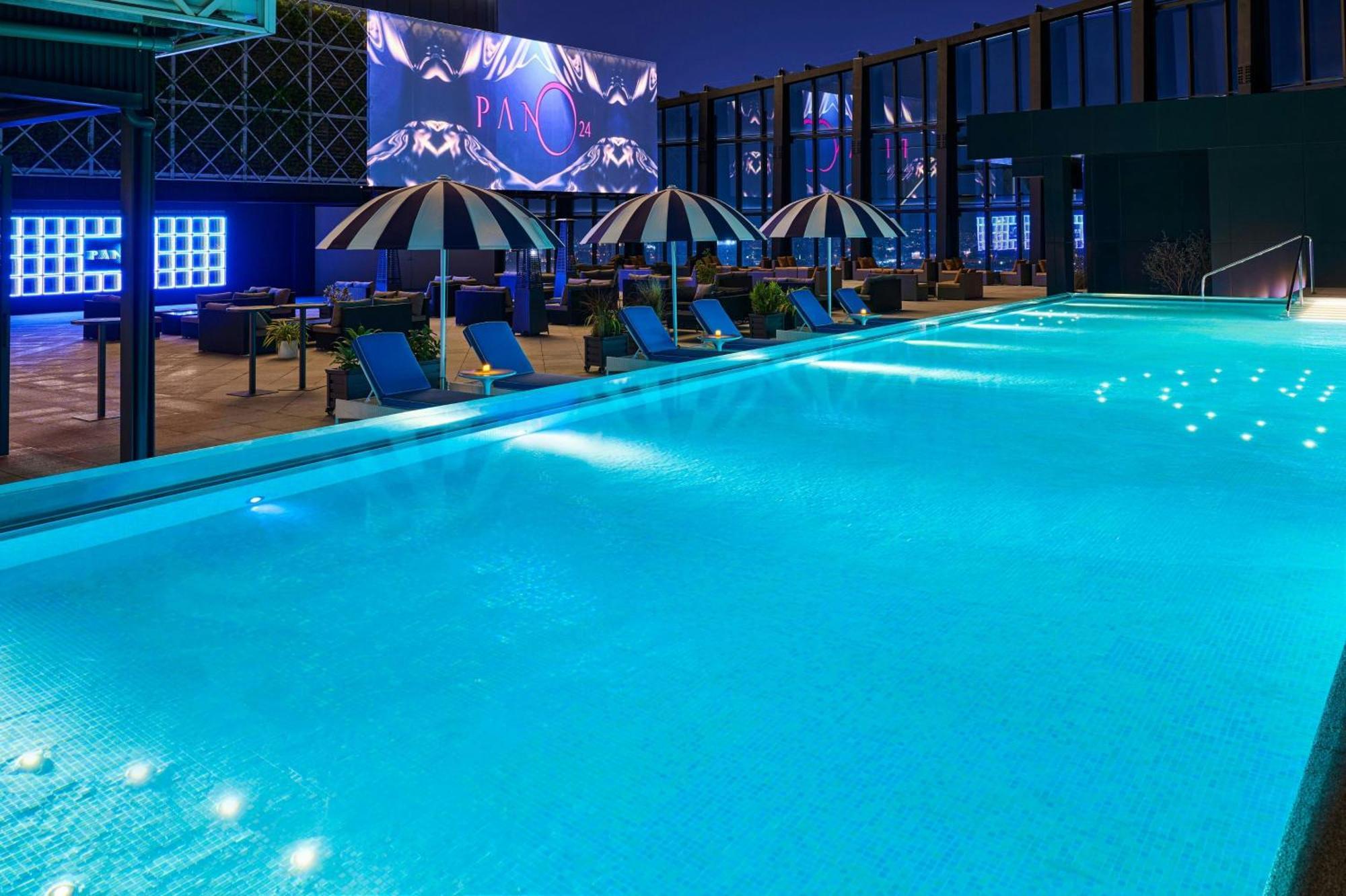 Le Méridien Taichung Exterior foto The rooftop pool at the hotel